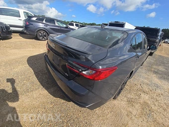2025 Toyota Camry SE - miniatura 4