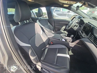2025 Toyota Camry SE - miniatura 8