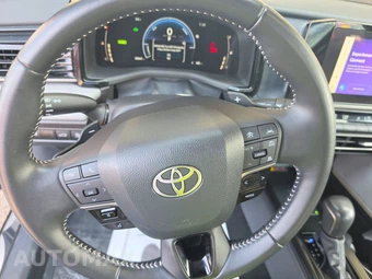 2025 Toyota Camry SE - miniatura 10