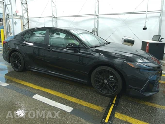 2025 Toyota Camry SE - miniatura 3