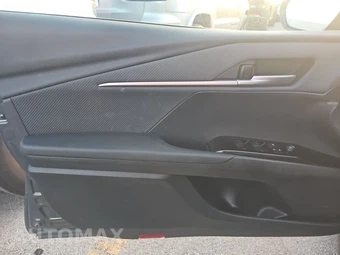 2025 Toyota Camry SE - miniatura 9