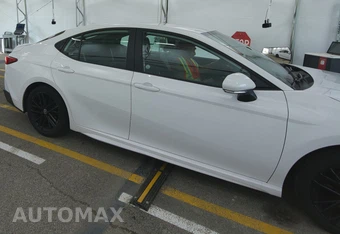 2025 Toyota Camry SE - miniatura 3