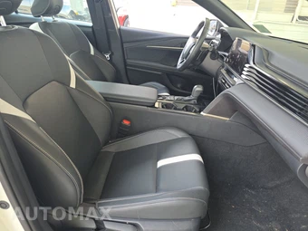 2025 Toyota Camry SE - miniatura 8