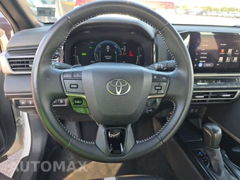 2025 Toyota Camry SE - miniatura 10