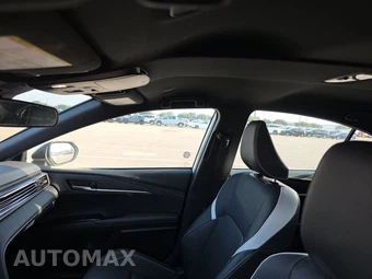 2025 Toyota Camry SE - miniatura 17