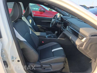 2025 Toyota Camry SE - miniatura 8