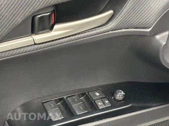 2025 Toyota Camry SE - miniatura 11