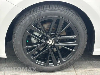 2025 Toyota Camry SE - miniatura 6