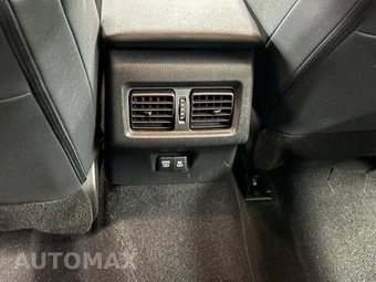 2025 Toyota Camry SE - miniatura 9