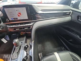 2025 Toyota Camry SE - miniatura 11