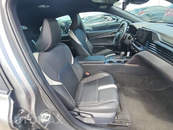 2025 Toyota Camry SE - miniatura 8