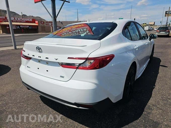 2025 Toyota Camry SE - miniatura 3