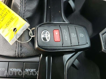2025 Toyota Camry SE - miniatura 8