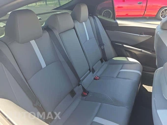 2025 Toyota Camry SE - miniatura 13