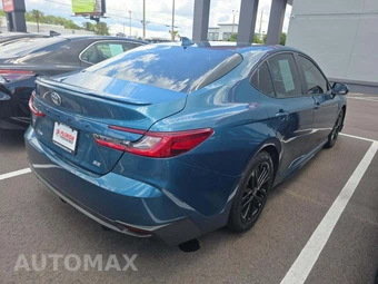 2025 Toyota Camry SE – miniatura 3