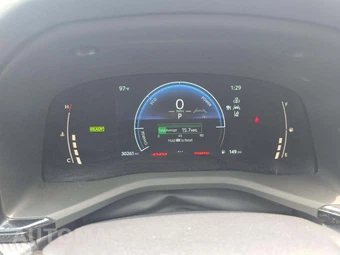2025 Toyota Camry SE – miniatura 9