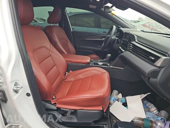 2025 Toyota Camry SE - miniatura 8