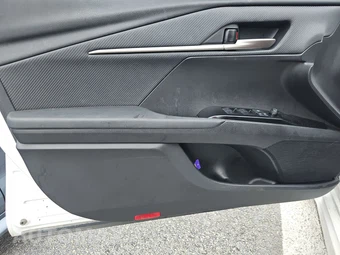 2025 Toyota Camry SE - miniatura 9