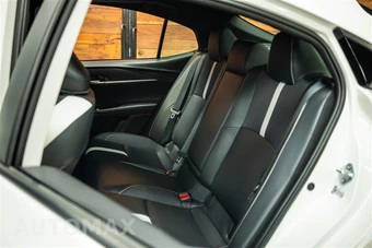 2025 Toyota Camry SE - miniatura 10