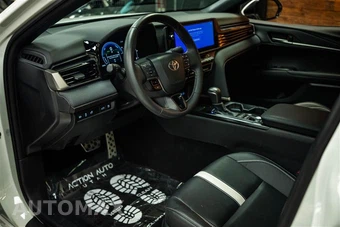 2025 Toyota Camry SE - miniatura 8