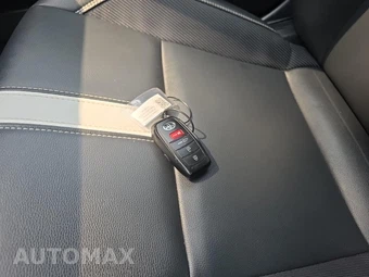 2025 Toyota Camry SE - miniatura 25