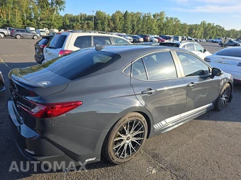 2025 Toyota Camry SE - miniatura 4