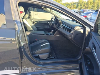 2025 Toyota Camry SE - miniatura 8