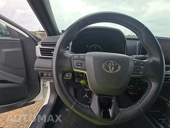 2025 Toyota Camry SE - miniatura 10