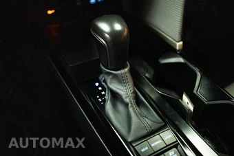 2025 Toyota Camry SE - miniatura 18
