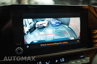 2025 Toyota Camry SE - miniatura 19