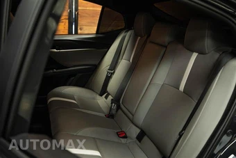 2025 Toyota Camry SE - miniatura 9