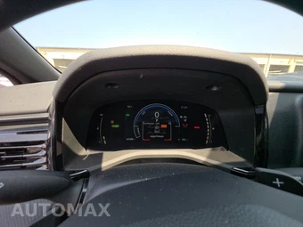 2025 Toyota Camry SE - miniatura 18