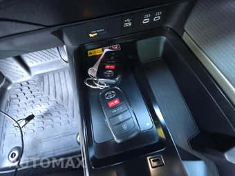 2025 Toyota Camry SE - miniatura 8