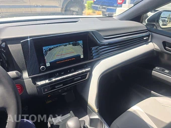 2025 Toyota Camry SE – miniatura 10