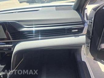 2025 Toyota Camry SE – miniatura 19