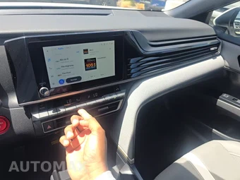 2025 Toyota Camry SE – miniatura 26