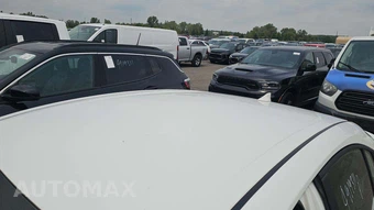 2025 Toyota Camry SE - miniatura 19