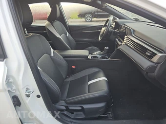 2025 Toyota Camry SE - miniatura 8