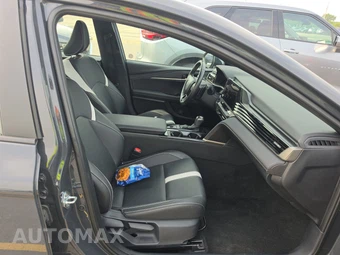 2025 Toyota Camry SE - miniatura 8