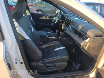 2025 Toyota Camry SE - miniatura 8