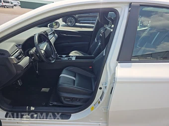 2025 Toyota Camry SE - miniatura 7