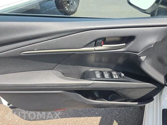 2025 Toyota Camry SE - miniatura 9