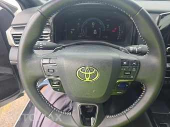 2025 Toyota Camry SE - miniatura 10