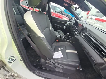 2025 Toyota Camry SE - miniatura 8