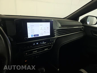 2025 Toyota Camry SE - miniatura 11