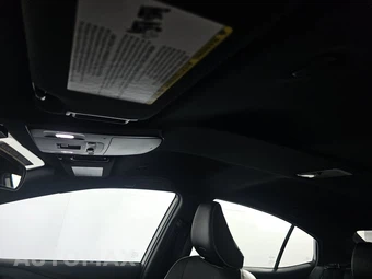 2025 Toyota Camry SE - miniatura 14