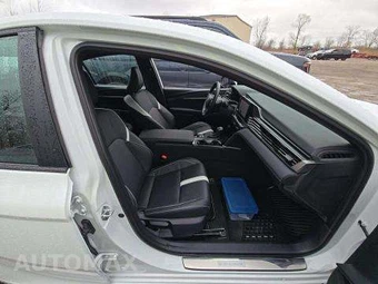2025 Toyota Camry SE - miniatura 18