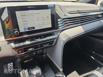 2025 Toyota Camry SE – miniatura 11