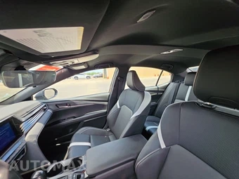 2025 Toyota Camry SE – miniatura 18