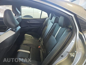 2025 Toyota Camry SE - miniatura 19